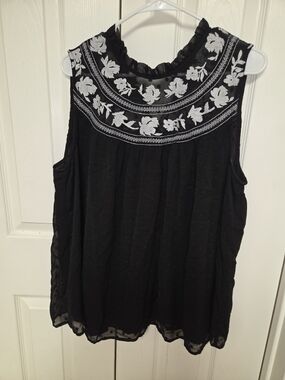 torrid Black Sleeveless Embroidered Yoke Camisole